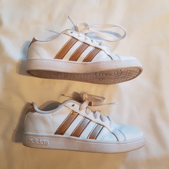 Adidas size 11K white leather shoes - Picture 4 of 9